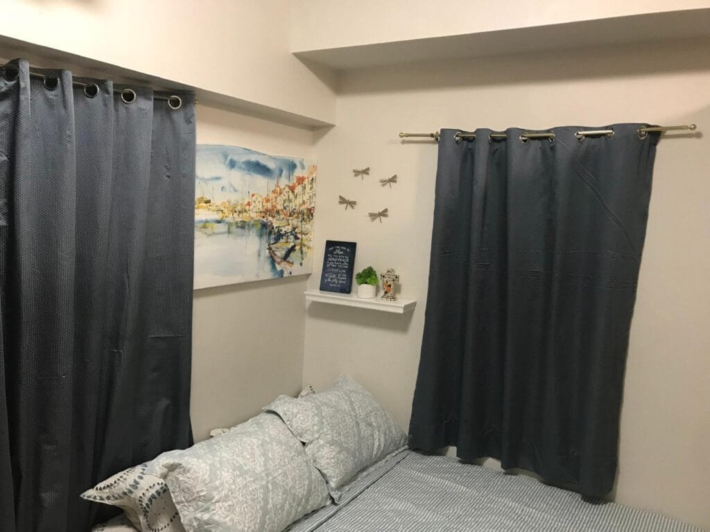 You can relax because the space is big and clean.