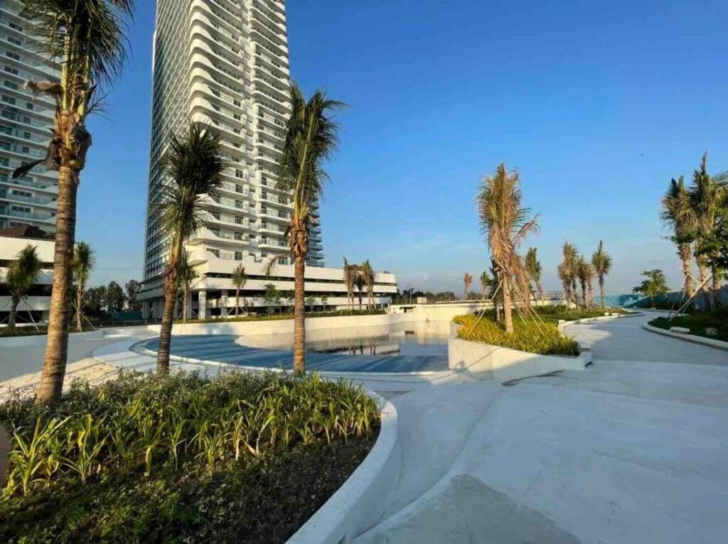 Azure North Real Serene 1 Bedroom Suite w/ Parking