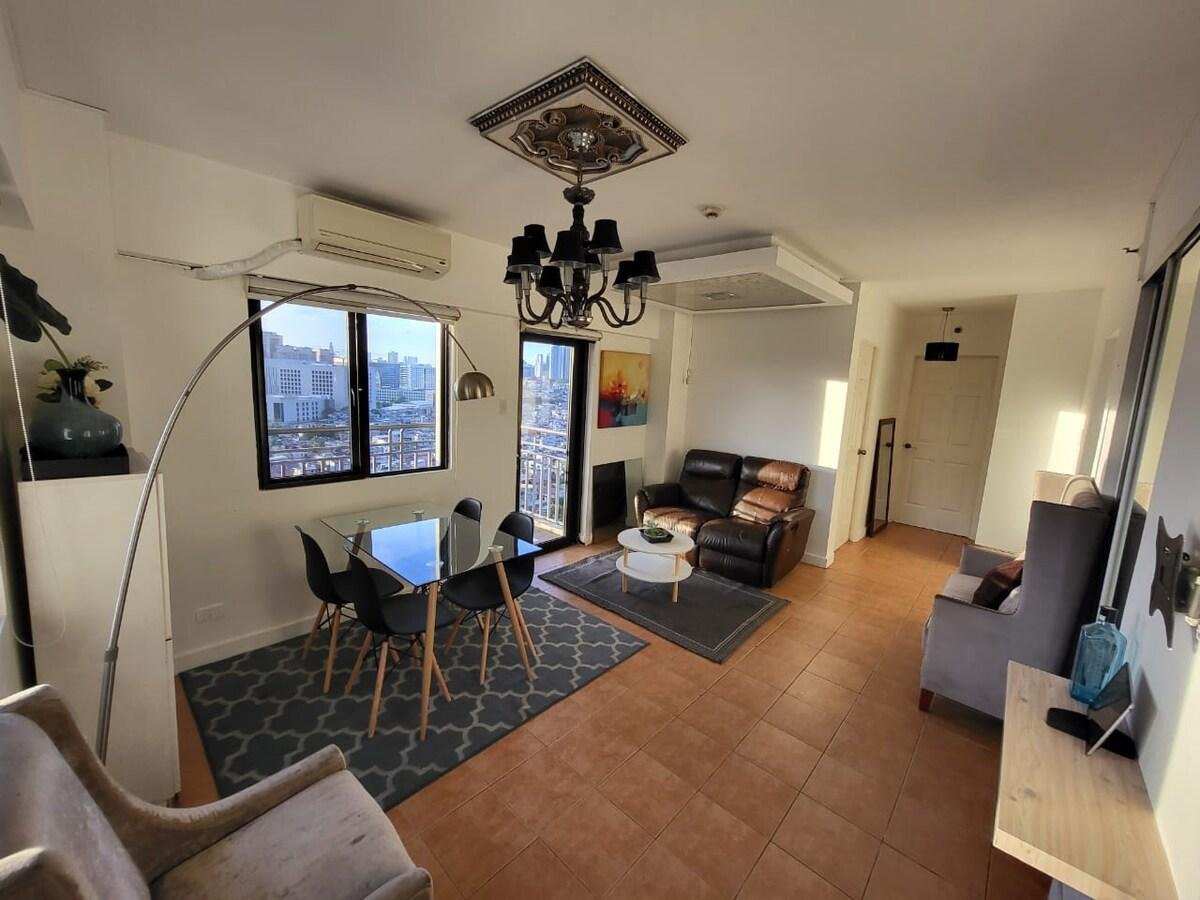 Breezy, rustic 3 Bedroom Condo on the 22nd floor