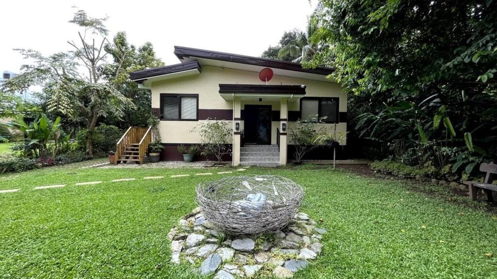 Calming 2-BR fully AC farmhouse w/ pools and gym