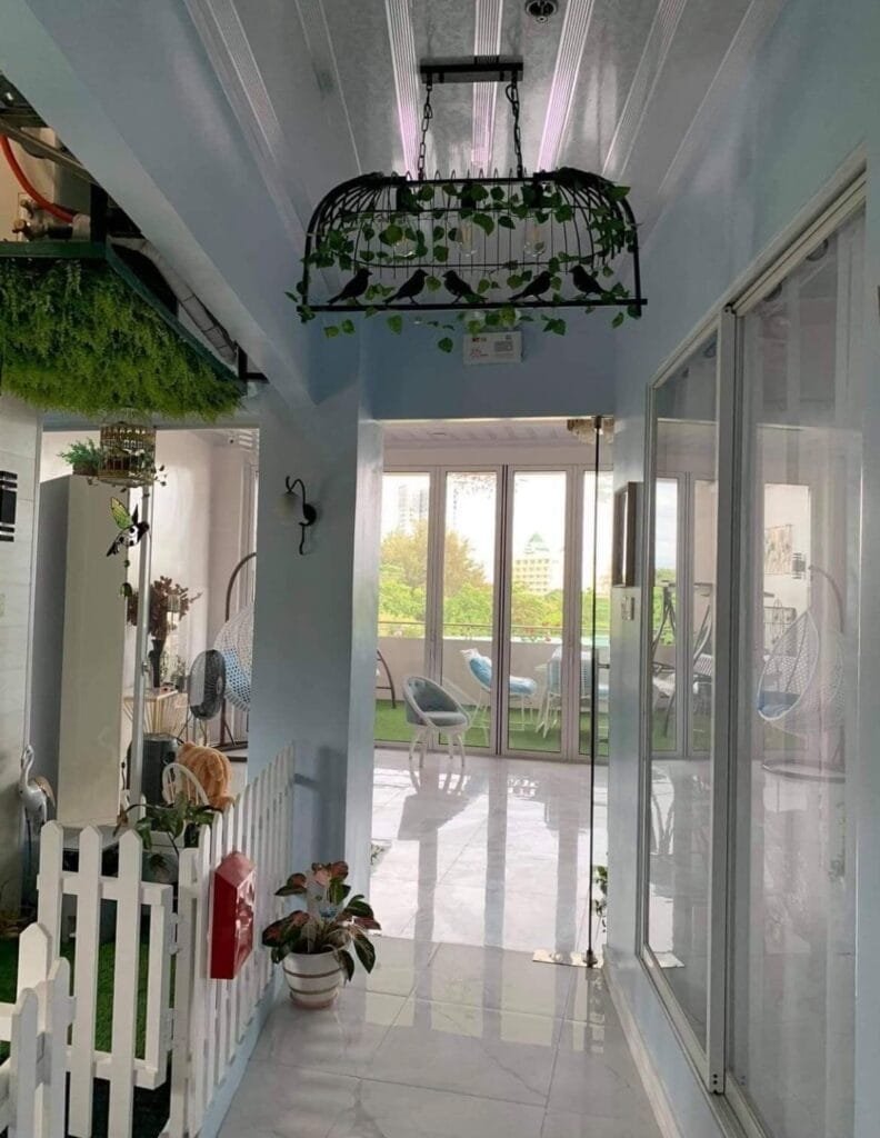 Charming hotel w/ kitchen, dining, patio & Netflix
