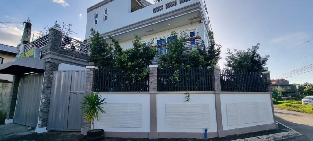 Cheerful 4 residential room with free space garage