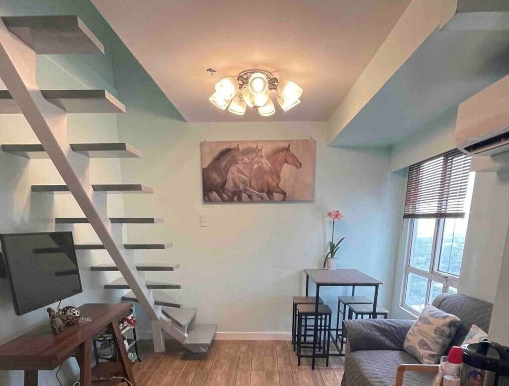 Cozy 2 bedroom loft style condo in heart of BGC