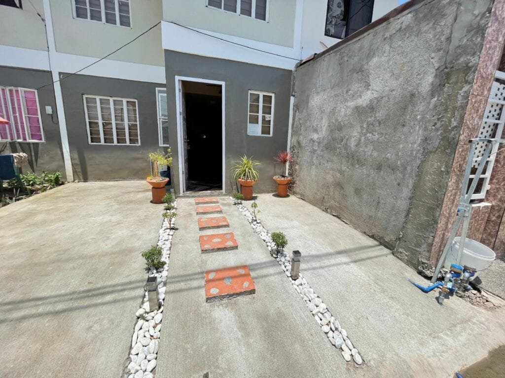 ENTIRE TOWN HOUSE NEW LANCASTER CITY