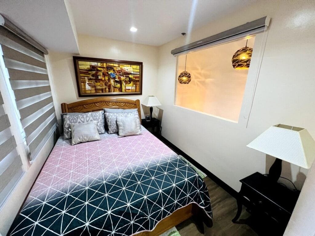 Elegant 2BR Loft | Pool View | Wifi & Netflix