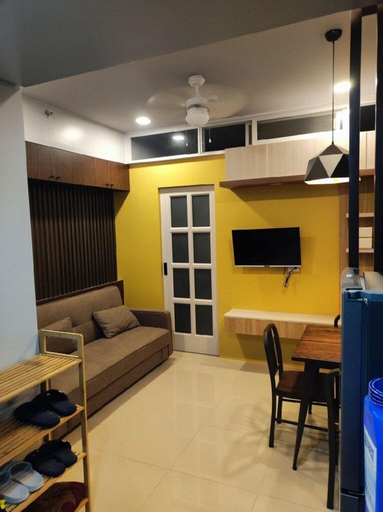 Fully furnished 1-bedroom condo near SM North Edsa