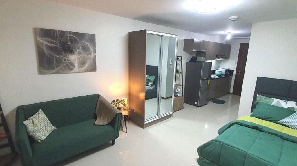 Galleria Residences w/ Balcony, Mall & CCLEX view