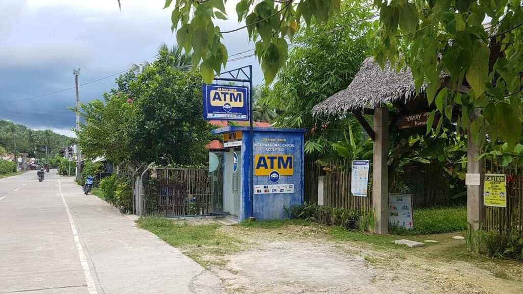 Good for group, kichen,tv/wifi(2min to beach)apt2
