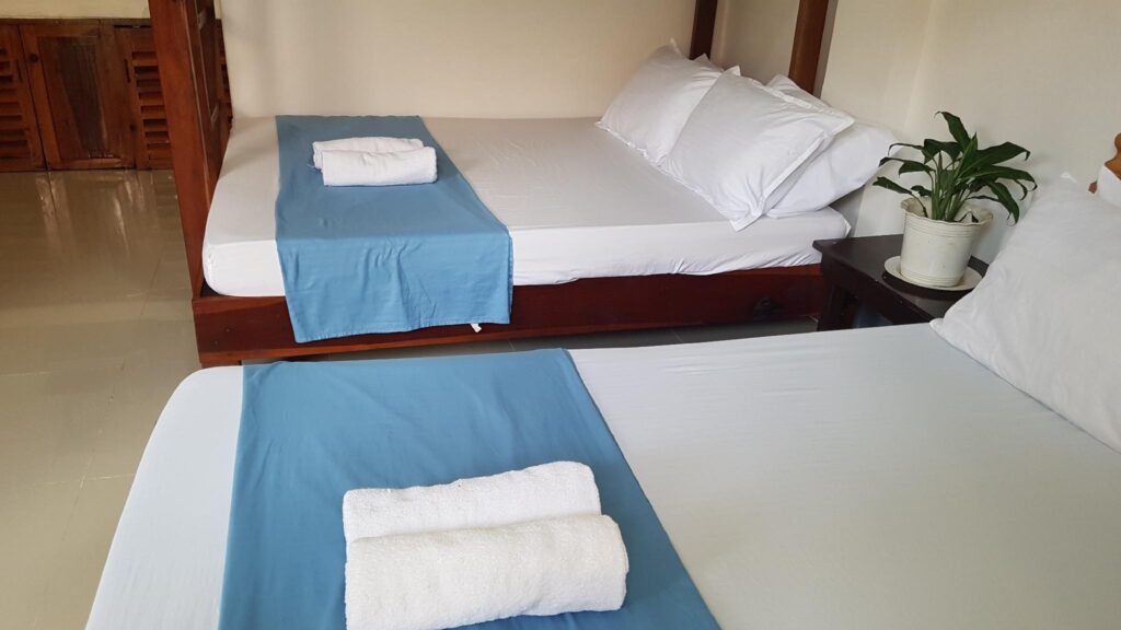 Good for group, kichen,tv/wifi(2min to beach)apt3