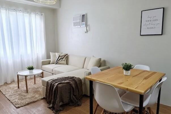 Lovely 2- BR Condo (Fully Air-conditioned w/ Wifi)