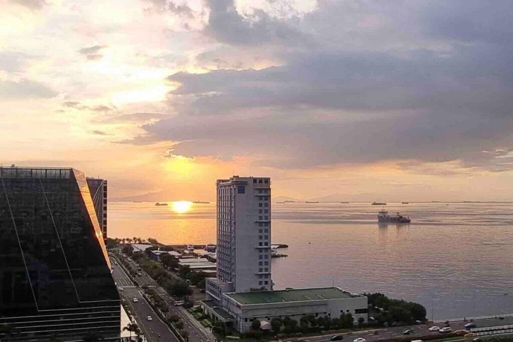 Luxury Seaside Sunset view at the Shore MOA