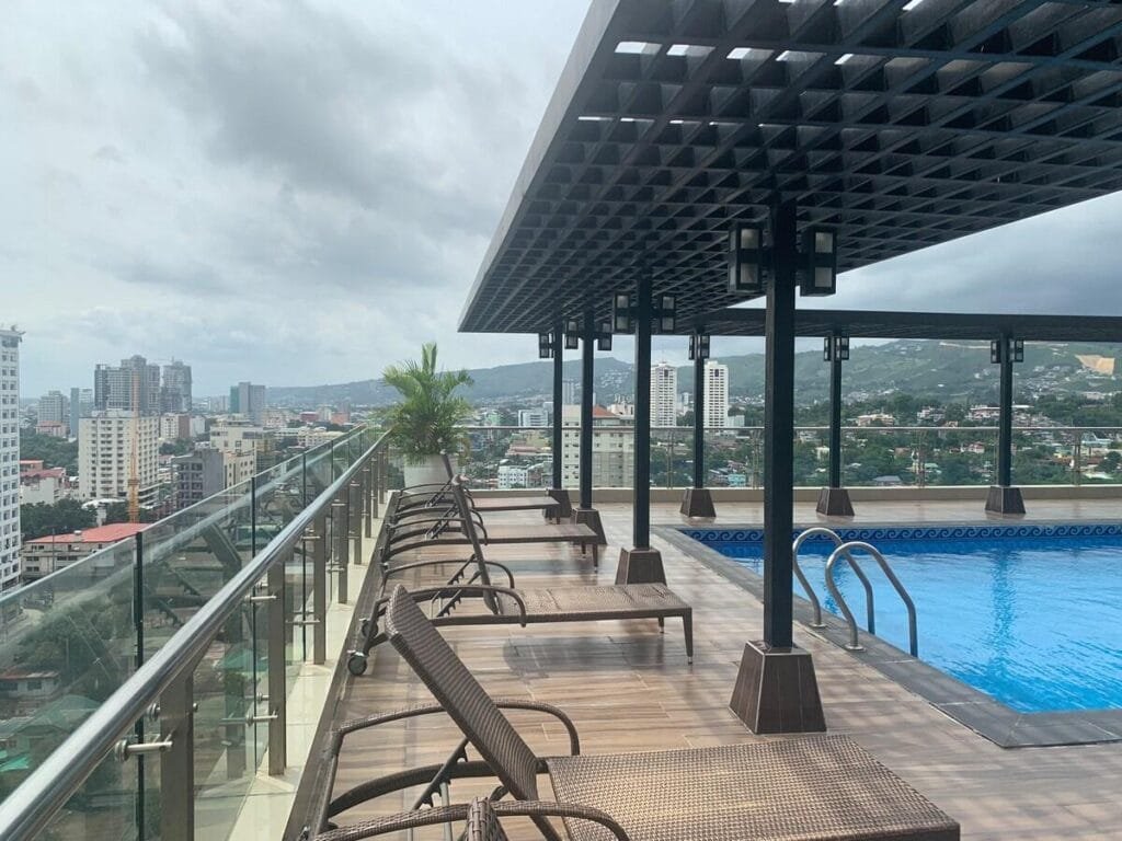 Modern 1bed View Condo, Rooftop Pool, Ayala Mall