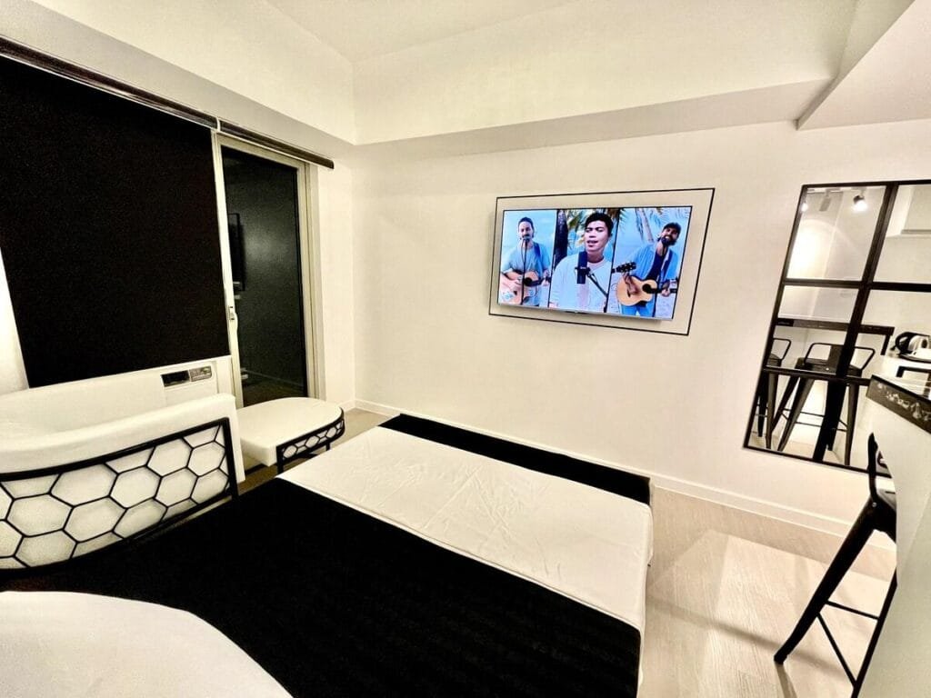 Mon Minimalist Studio R&R Staycation @ Azure North