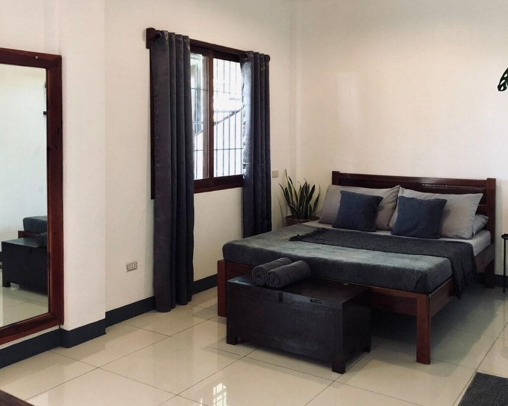 PascoeUnit2 w/ own kitchen/dining/bath/balcony