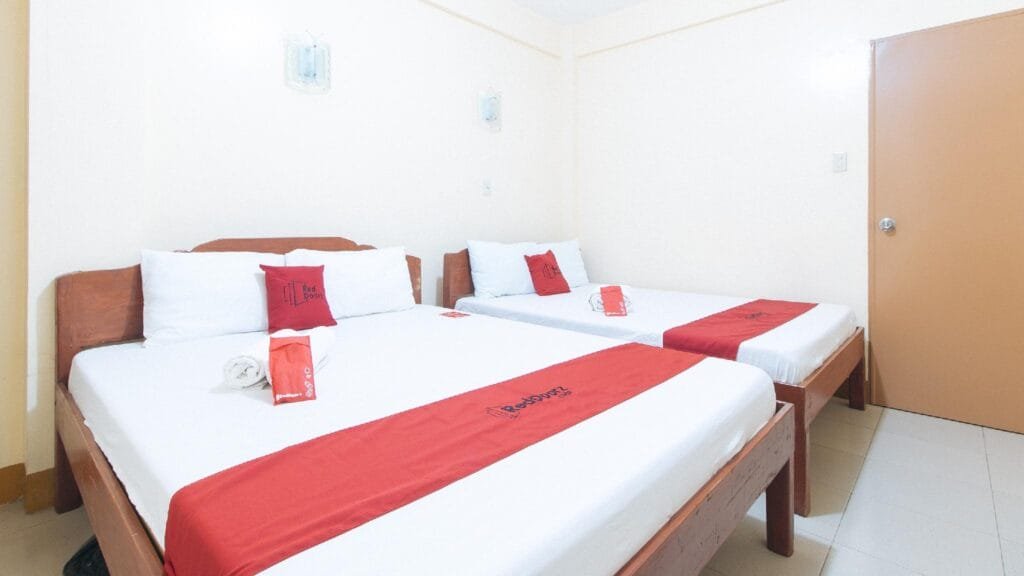 RedDoorz @ Golden Park Inn La Union