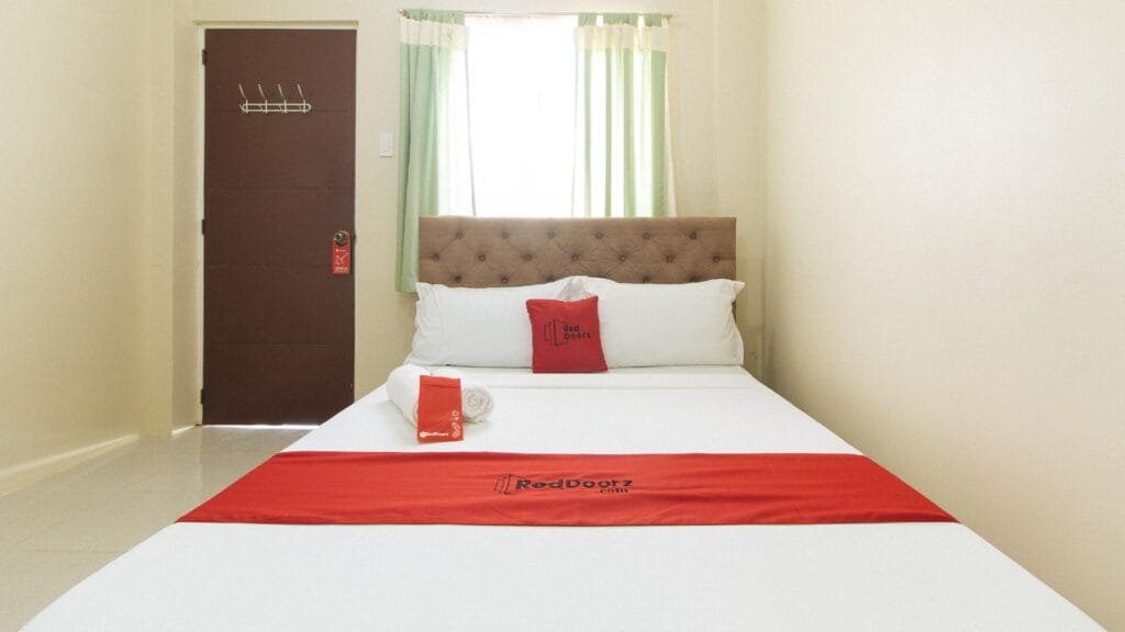 RedDoorz@ DMS Apartelle