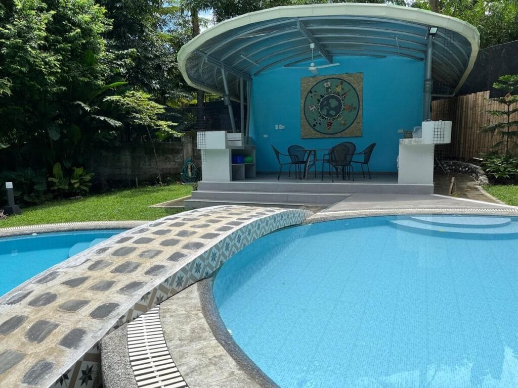 Relaxing 2-BR private farm cottage w/ pools & gym