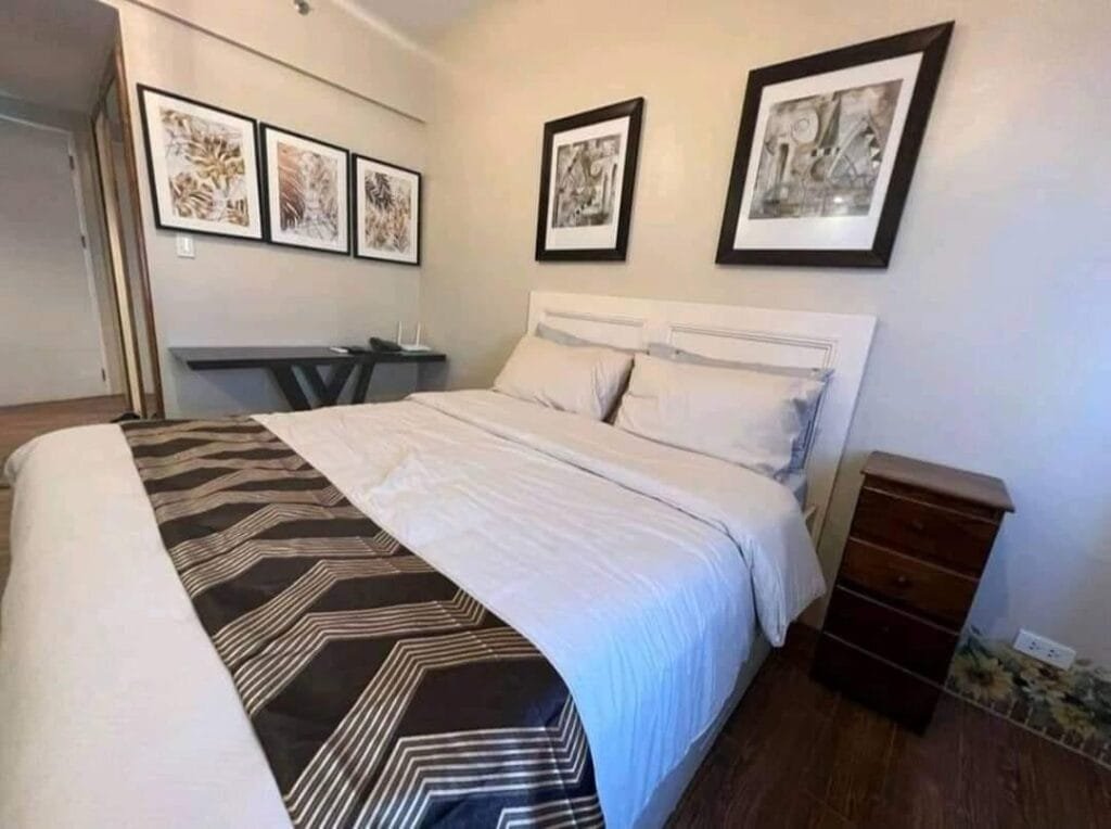 Rm807 Studio unit across SM City Cebu
