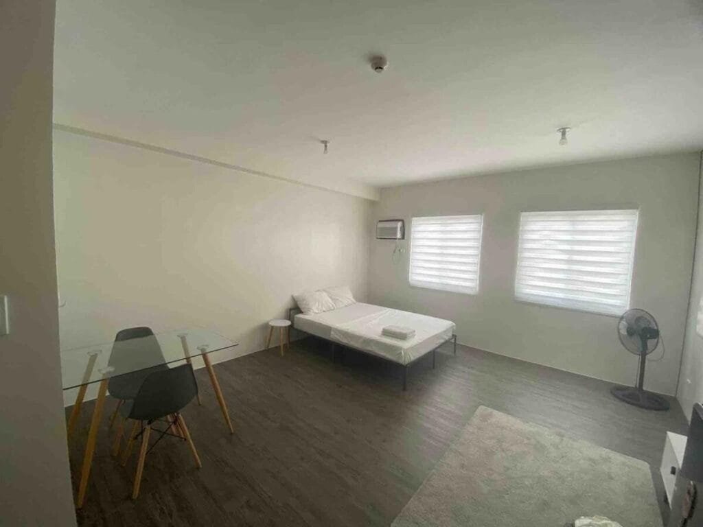 Simple studio unit in w/ wifi & parking in nuvali