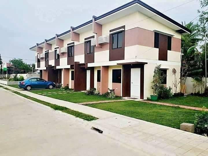 Spacious Entire Townhouse (or Rooms for Rent)!