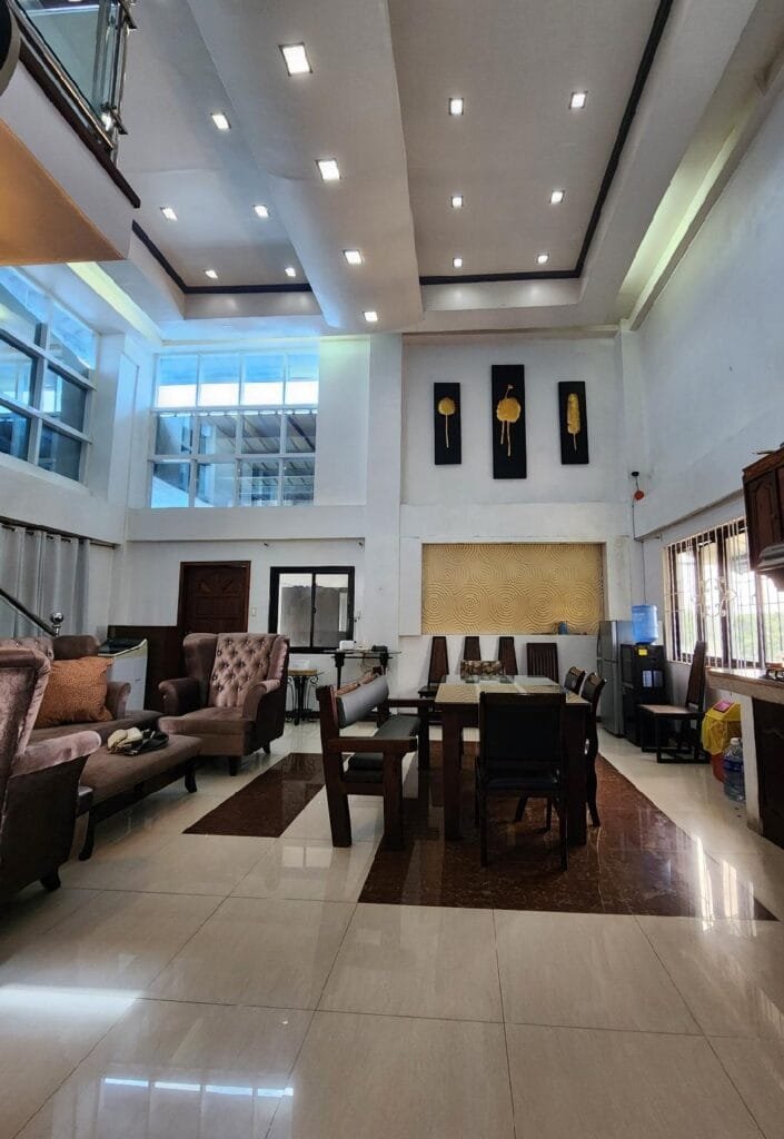 Spacious Loft type Modern Penthouse with WIFI