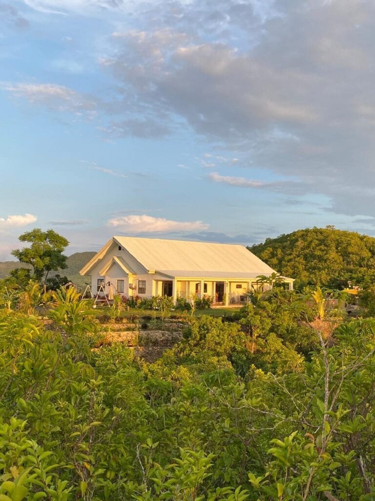 Zen Eco Farm Vacation House, Top of the Hill