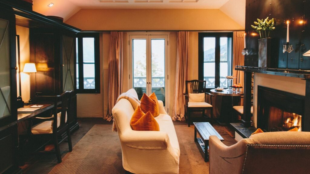 Eichardt's Private Hotel & Lakefront Apartments