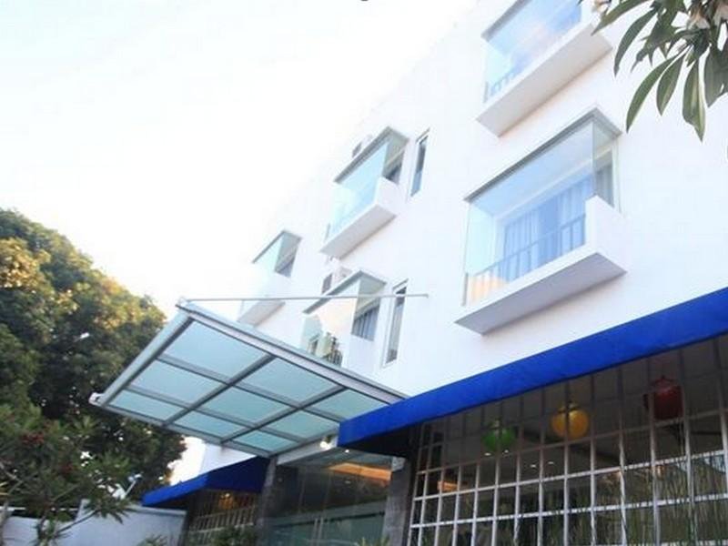 Kuta Airport Insta Hotel