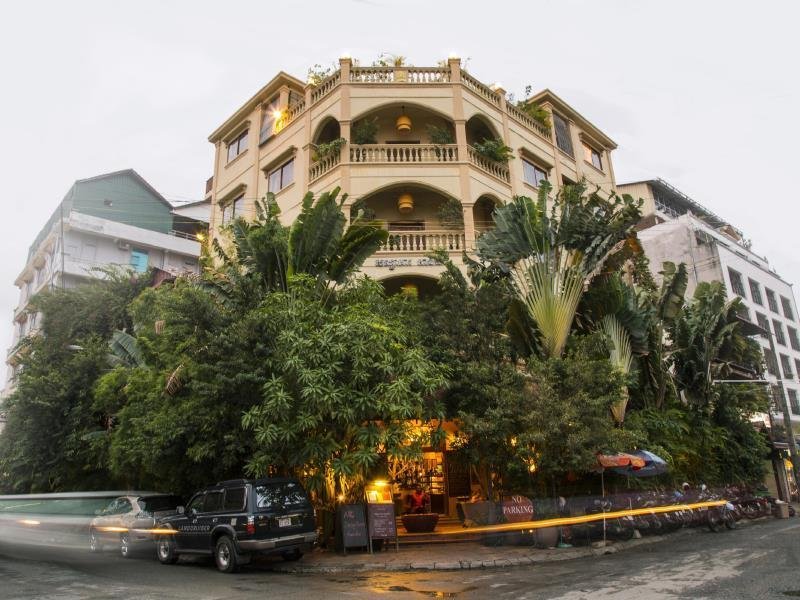 Maison Arnica Hotel and Restaurant