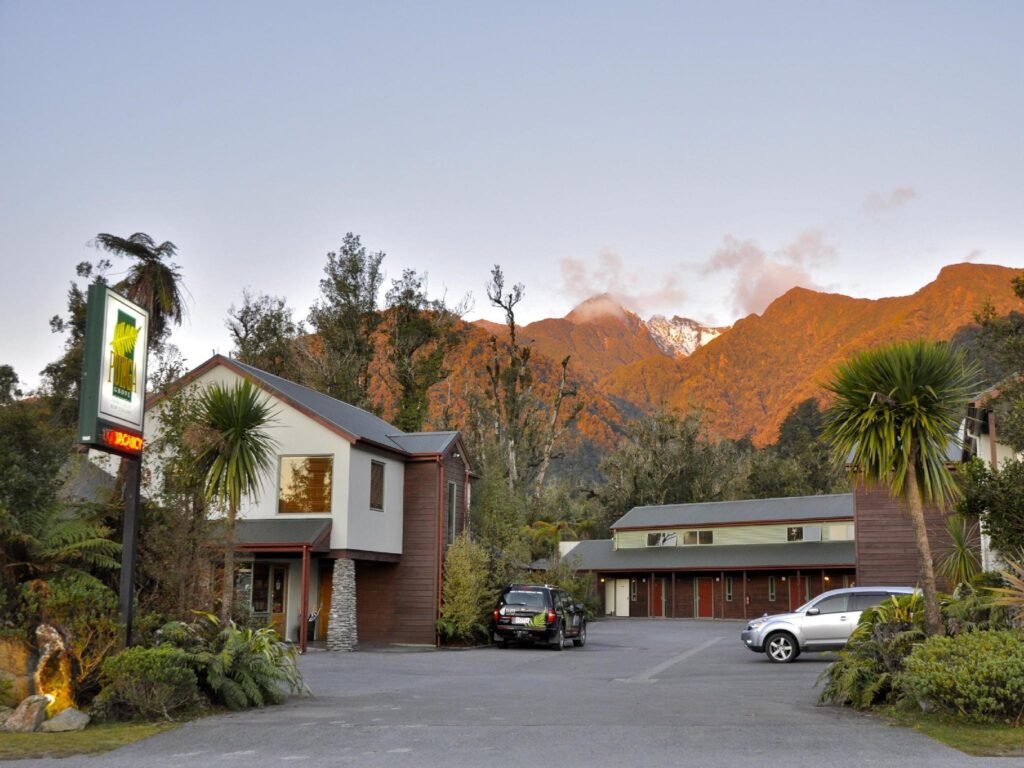 Punga Grove Hotel