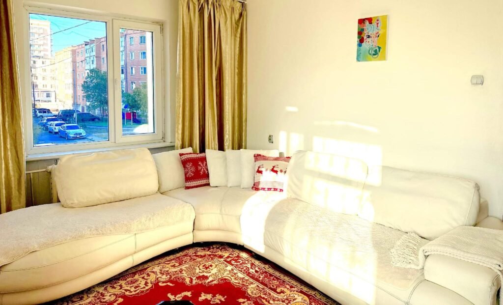 Flat 44, spacious, separate kitchen & bedroom