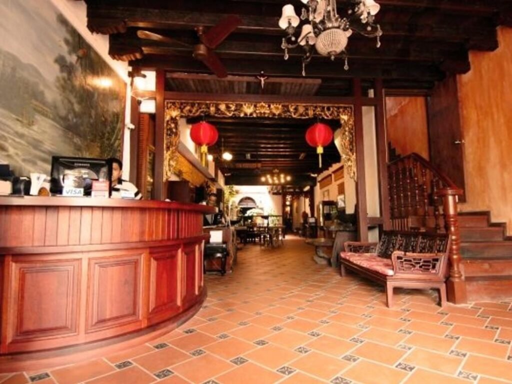 Kuching Waterfront Lodge