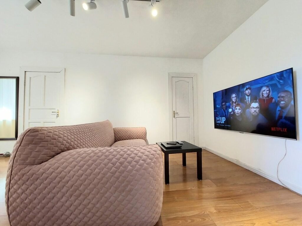 Lovely centrally located 2-bedroom apt