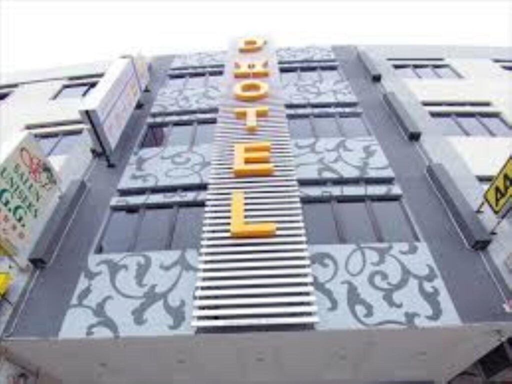 Dhotel