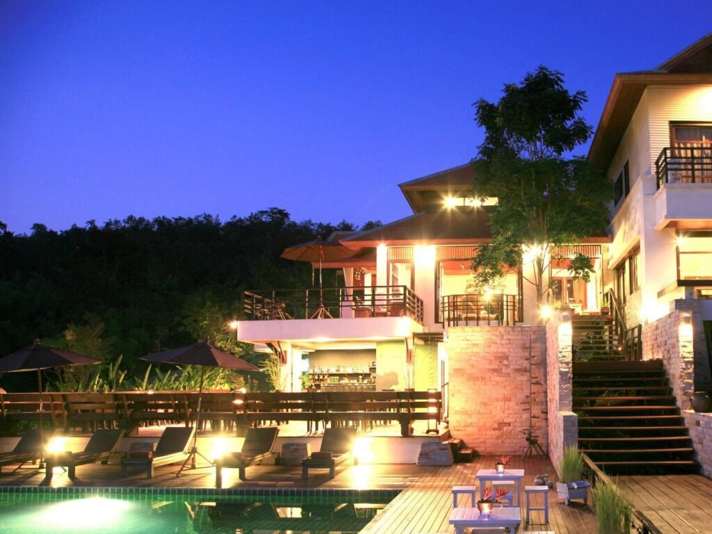PhuNaCome Resort