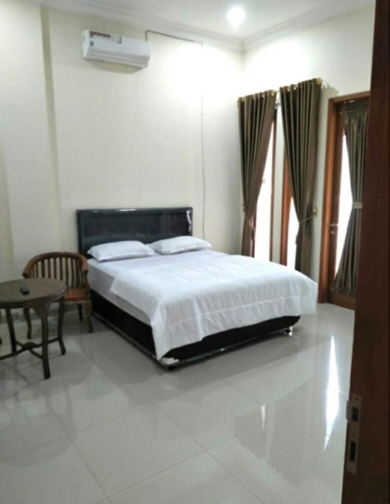 11 Bedrooms for 30 Pax near Up Side Down World
