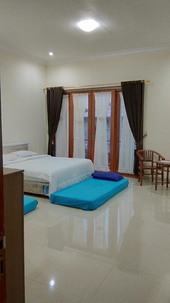 11 Bedrooms for 50 Pax 10 minutes from Jogja Bay