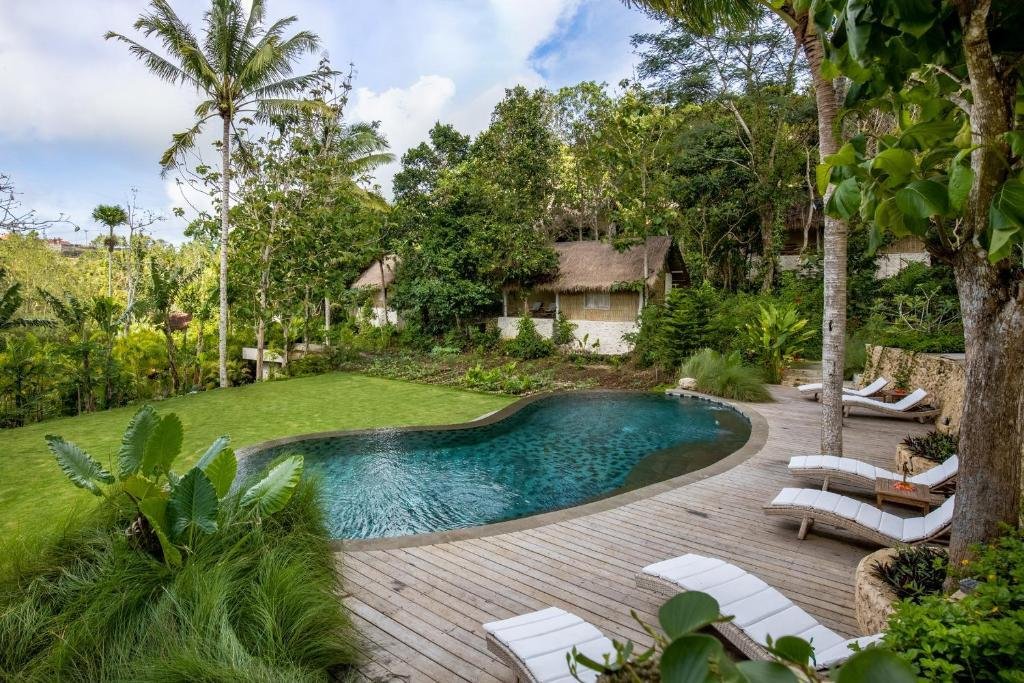 Great Room with Jungle View & Pool in Nusa Penida