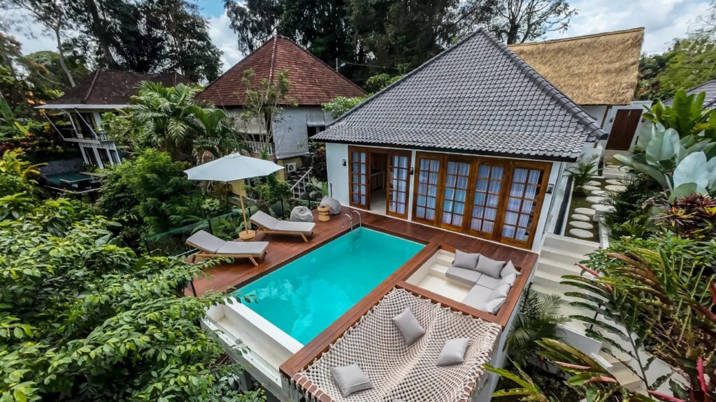 Hanging Gardens Villa by Evdekimi