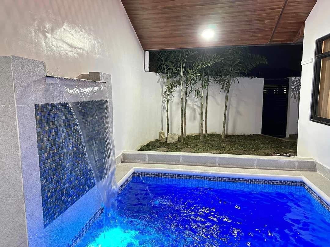 Cozy Palm Pool Villa, Angeles Clark, Philippines