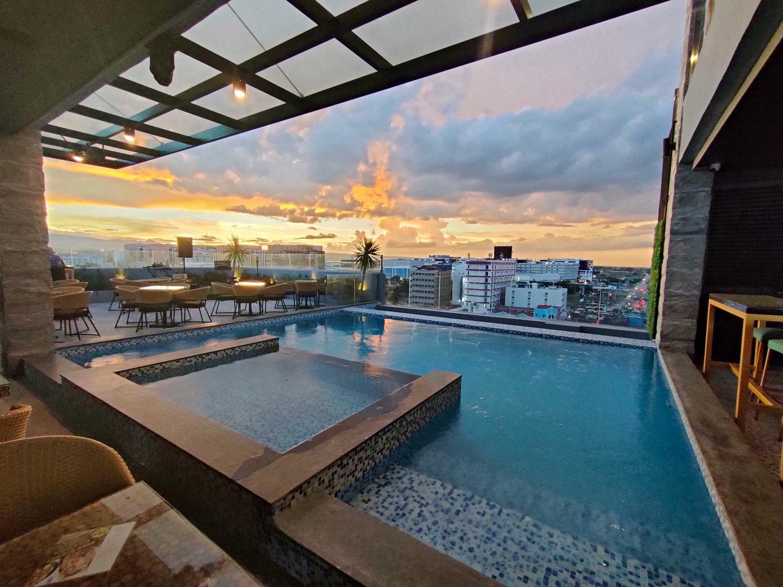 EL VISTRA HOTEL ANGELES, Angeles Clark, Philippines