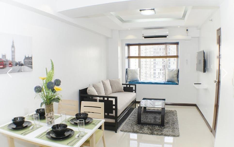 2min away from GreenBelt with Fiber & Netflix