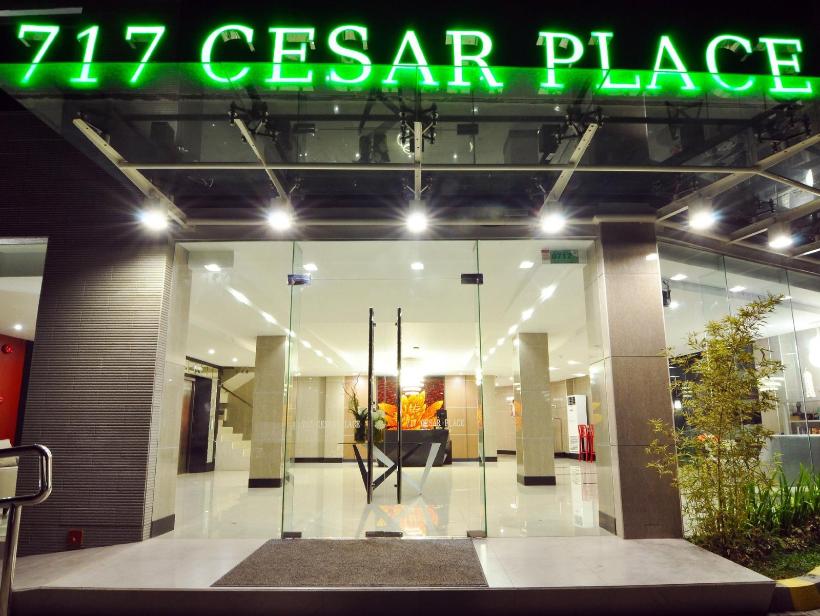 717 Cesar Place Hotel