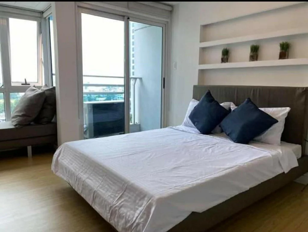 A2J Luxury 1BR BGC Balcony Suite Near BurgosCircle Manila Philippines Reviews Travel Guide 5 Star Rating 10 Reasons To Book This Spectacular Condo