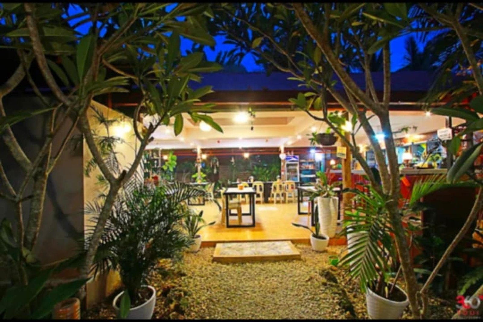 ADRIANAS PLACE TROPICAL GUESTHOUSE