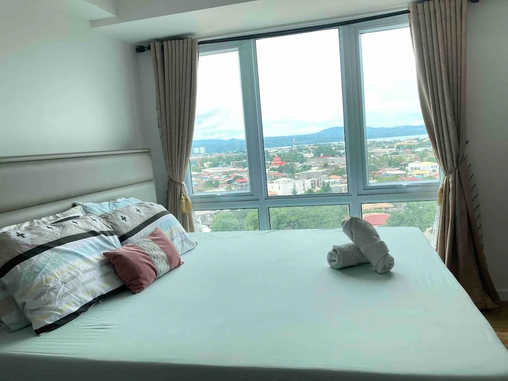 Abreeza Condo: King Bed, Netflix, Sea View, Washer, Davao City, Philippines