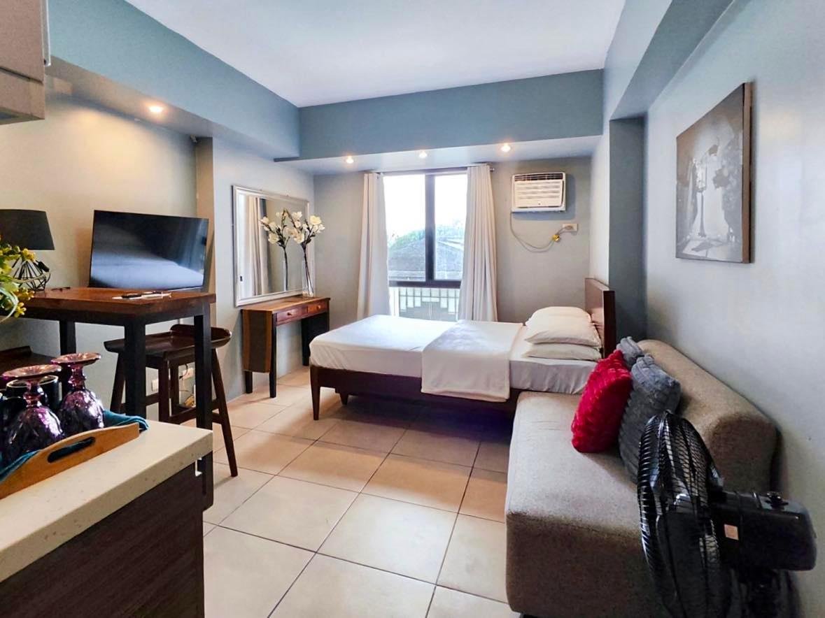 B Studio @ Ayala Serin +Free Parking near Rotunda