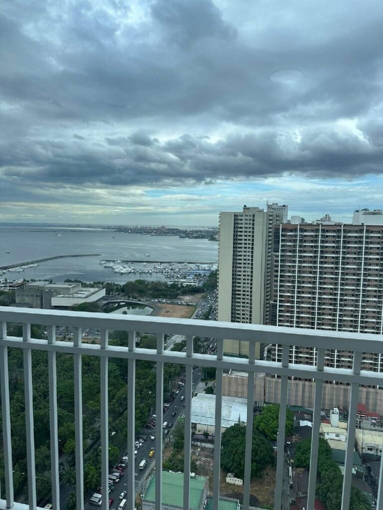 BREEZE RESIDENCES - MANILA BAY VIEW Reviews and Travel Guide: Spectacular 3-Star Staycation to Witness Unforgettable Sunsets