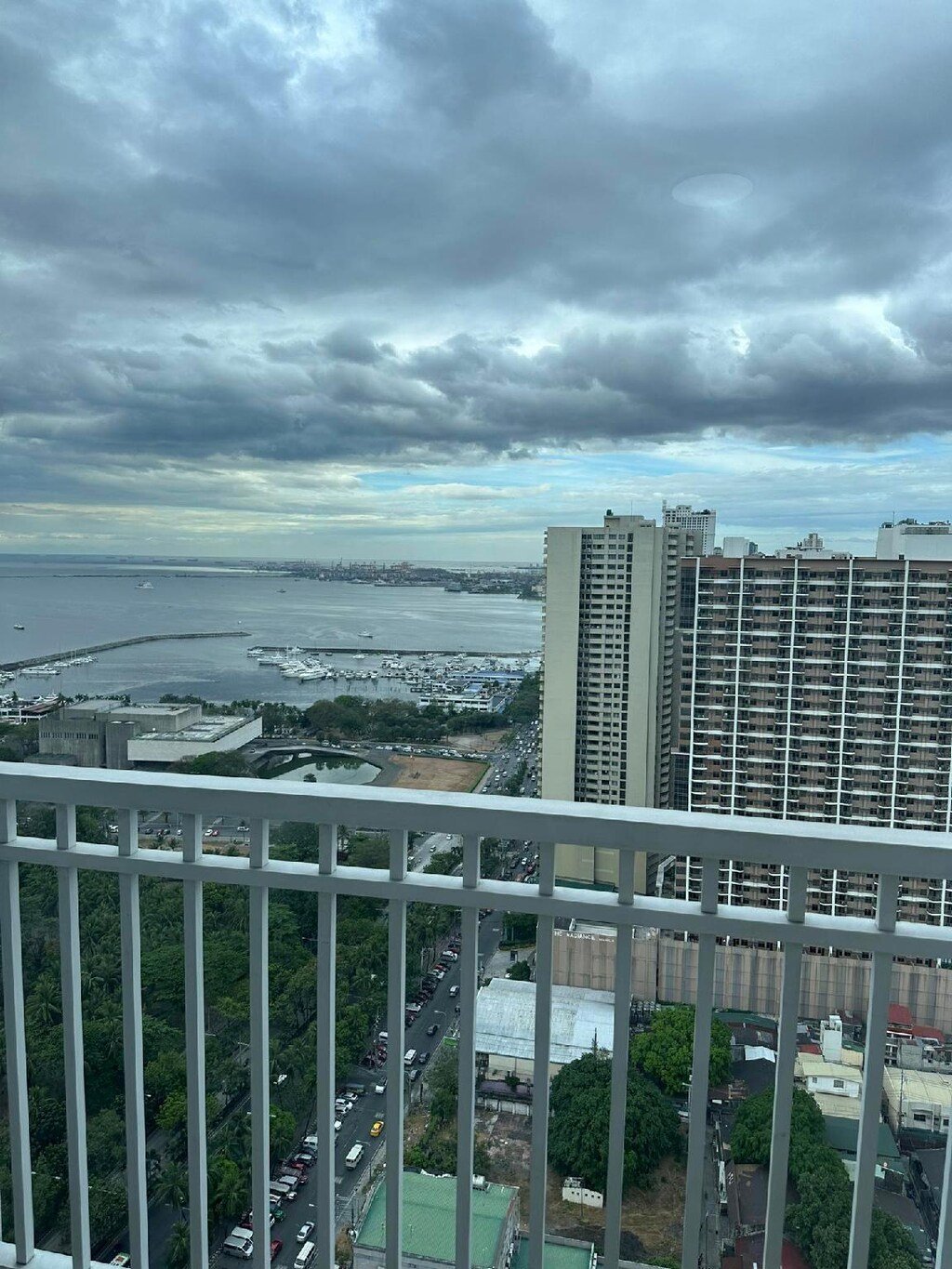 BREEZE RESIDENCES – MANILA BAY VIEW Reviews and Travel Guide: Spectacular 3-Star Staycation to Witness Unforgettable Sunsets