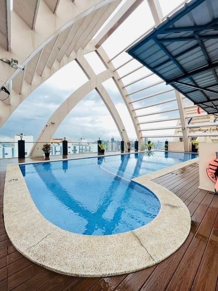 Boni Cozy 3BR near MRT w/ Netflix and Karaoke Fun, Manila, Philippines